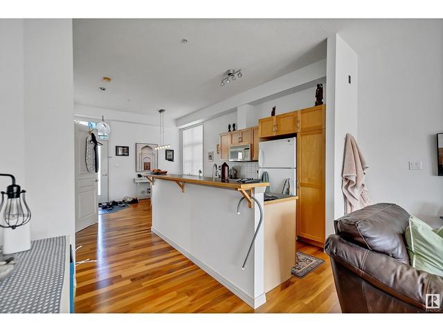 411 - 9804 101 St Nw, Condo with 2 bedrooms, 2 bathrooms and null parking in Edmonton AB | Image 9