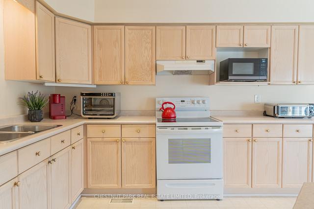 812 9th "A" Ave E, Townhouse with 3 bedrooms, 3 bathrooms and 4 parking in Owen Sound ON | Image 3