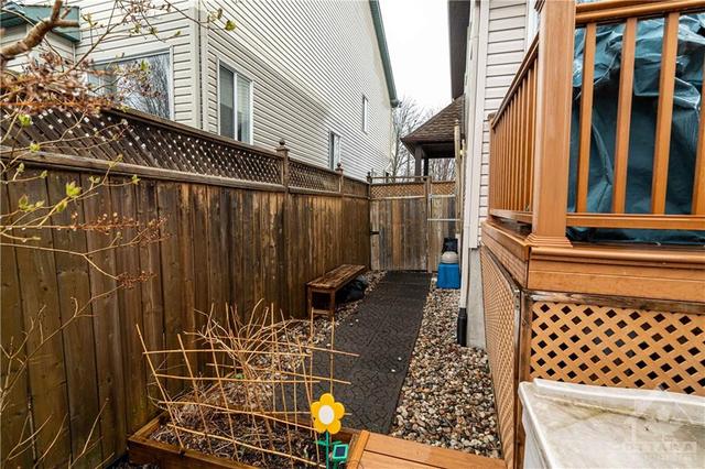 2070 Avenue P Avenue, Townhouse with 3 bedrooms, 2 bathrooms and 3 parking in Ottawa ON | Image 22
