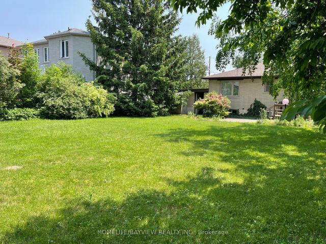220 Hendon Ave N, House detached with 3 bedrooms, 2 bathrooms and 5 parking in Toronto ON | Image 18