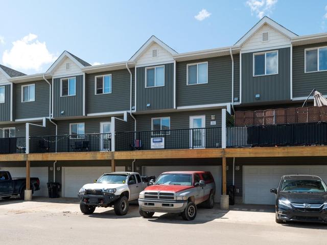 285 - 401 Athabasca Avenue, Home with 3 bedrooms, 2 bathrooms and 4 parking in Wood Buffalo AB | Image 3