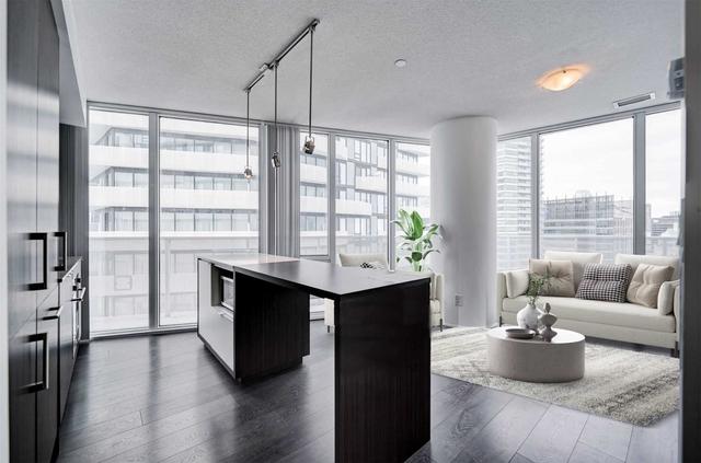 3902 - 88 Harbour St, Condo with 1 bedrooms, 1 bathrooms and 0 parking in Toronto ON | Image 2