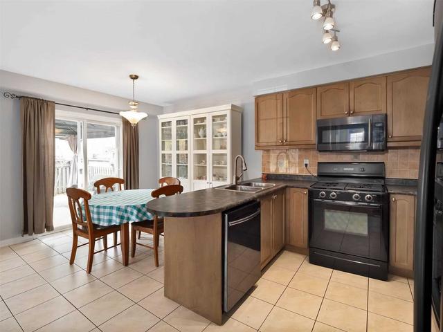 12 Vanier St, House detached with 4 bedrooms, 4 bathrooms and 4 parking in Whitby ON | Image 3