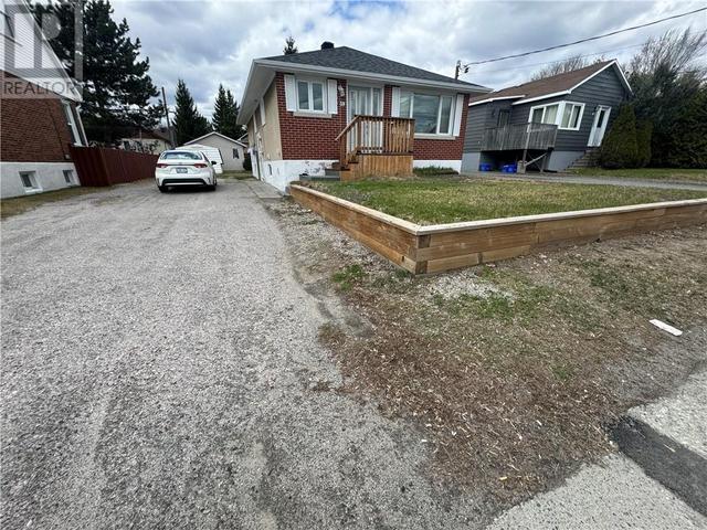 59 Second Avenue, House detached with 3 bedrooms, 1 bathrooms and null parking in Greater Sudbury ON | Image 2