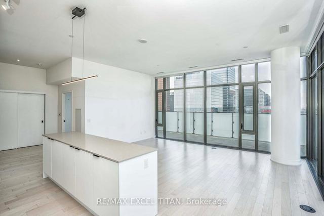 uph06 - 20 Lombard St, Condo with 2 bedrooms, 2 bathrooms and 2 parking in Toronto ON | Image 2