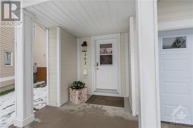 362 Hillsboro Private, Home with 3 bedrooms, 3 bathrooms and 3 parking in Ottawa ON | Image 3