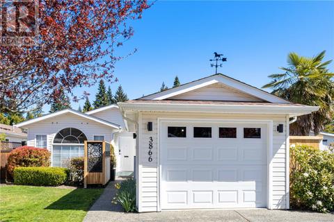 3866 Maplewood Dr, House other with 2 bedrooms, 1 bathrooms and 3 parking in Nanaimo BC | Card Image