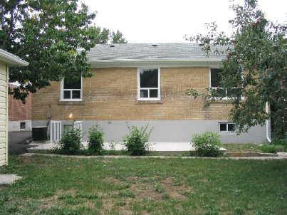44 Cynthia Rd, House detached with 3 bedrooms, 2 bathrooms and 4 parking in Toronto ON | Image 2