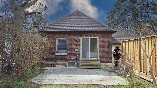 168 Chaplin Cres, House detached with 2 bedrooms, 2 bathrooms and 3 parking in Toronto ON | Image 19