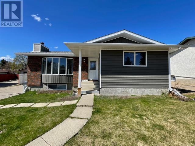 1418 54 Street, House detached with 6 bedrooms, 2 bathrooms and 6 parking in Edson AB | Card Image