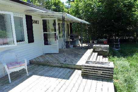 3887 Guest Rd, House detached with 2 bedrooms, 1 bathrooms and 2 parking in Innisfil ON | Image 3