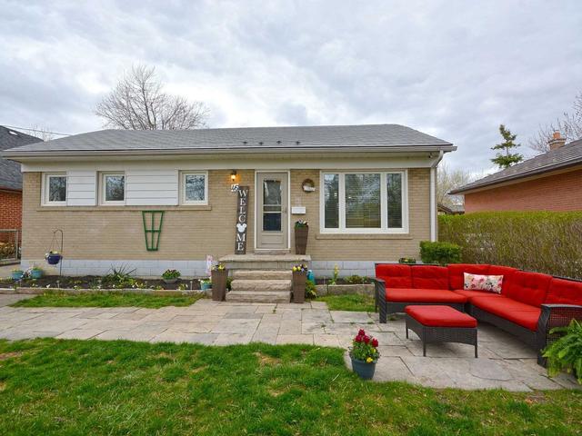 46 Fairglen Ave, House detached with 3 bedrooms, 2 bathrooms and 6 parking in Brampton ON | Image 1