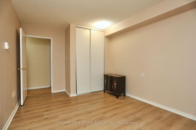 406 - 454 Centre St S, Condo with 2 bedrooms, 1 bathrooms and 1 parking in Oshawa ON | Image 6