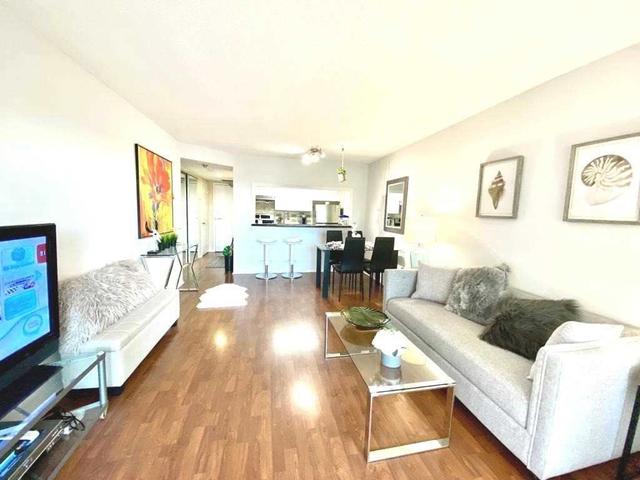 803 - 725 King St W, Condo with 2 bedrooms, 1 bathrooms and 1 parking in Toronto ON | Image 3