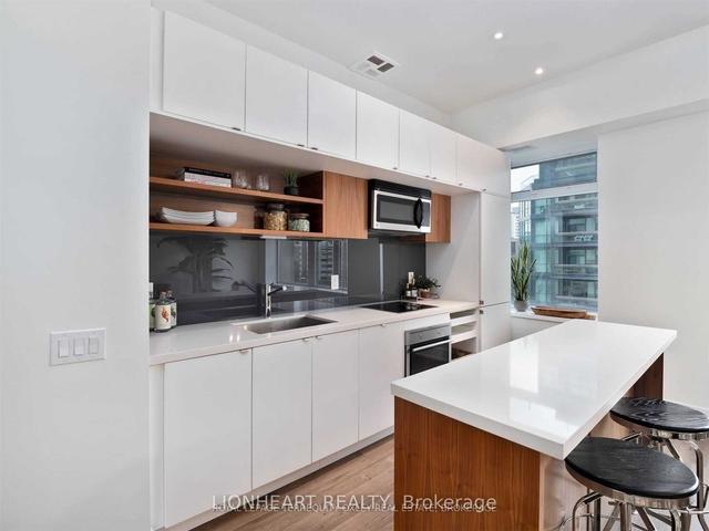 605 - 111 St Clair Ave W, Condo with 2 bedrooms, 2 bathrooms and 1 parking in Toronto ON | Image 23