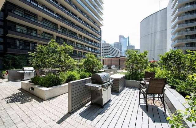324 - 570 Bay St, Condo with 1 bedrooms, 1 bathrooms and 1 parking in Toronto ON | Image 10