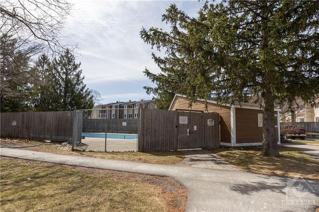 122 Salter Crescent, Townhouse with 3 bedrooms, 2 bathrooms and 1 parking in Ottawa ON | Image 23