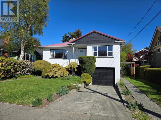 147 Howe St, House detached with 4 bedrooms, 2 bathrooms and 1 parking in Victoria BC | Image 3