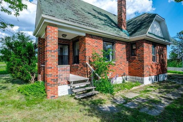 2715 Sherbrooke St W, House detached with 2 bedrooms, 1 bathrooms and 7 parking in Cavan Monaghan ON | Image 1