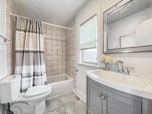 (upper) - 209 Harlandale Ave, House detached with 4 bedrooms, 2 bathrooms and 6 parking in Toronto ON | Image 11