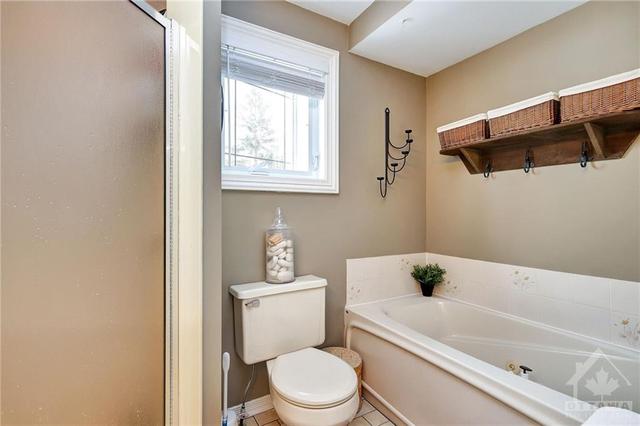 77 Flanders St Street, Townhouse with 3 bedrooms, 3 bathrooms and 2 parking in Ottawa ON | Image 14