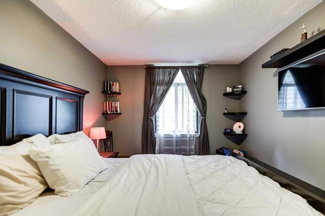 2-104 - 50 Old Kingston Rd, Condo with 2 bedrooms, 1 bathrooms and 1 parking in Toronto ON | Image 2