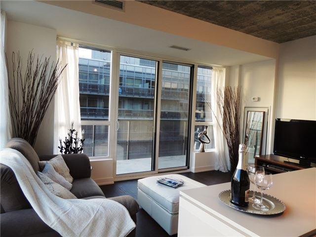 lph 13 - 1030 King St W, Condo with 1 bedrooms, 1 bathrooms and 1 parking in Toronto ON | Image 4