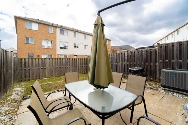 87 Decker Hollow Circ, House attached with 3 bedrooms, 3 bathrooms and 3 parking in Brampton ON | Image 19