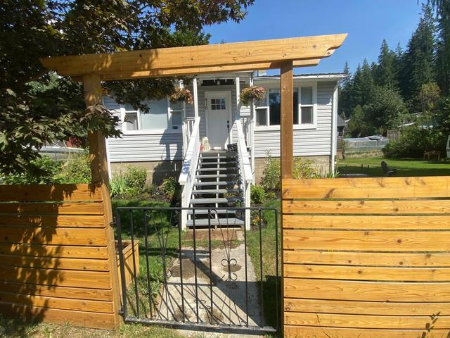 416 Fowler Street, House detached with 3 bedrooms, 1 bathrooms and null parking in Central Kootenay A BC | Image 1