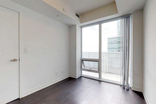 3910 - 88 Harbour St, Condo with 3 bedrooms, 2 bathrooms and 1 parking in Toronto ON | Image 5