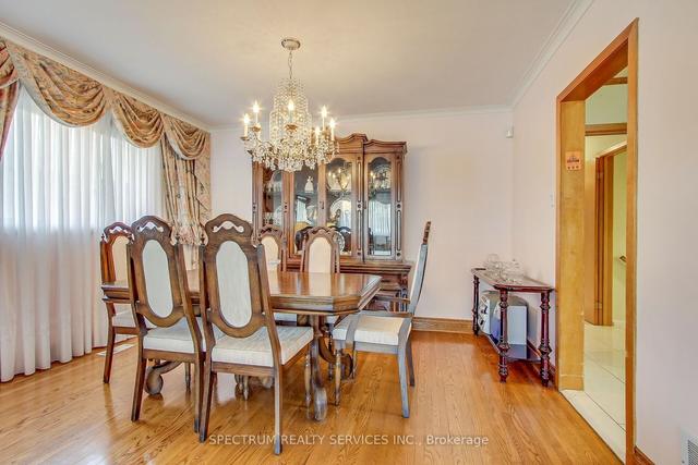 15 Katherine Rd, House detached with 3 bedrooms, 2 bathrooms and 4 parking in Toronto ON | Image 3