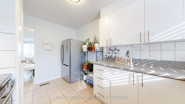 3 - 19 Derrydown Rd, Townhouse with 2 bedrooms, 3 bathrooms and 1 parking in Toronto ON | Image 2