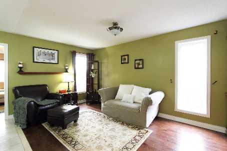 143 Dooley Cres, House attached with 3 bedrooms, 3 bathrooms and 2 parking in Ajax ON | Image 3