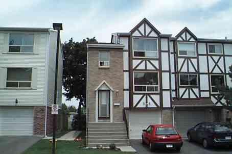 0 - 36 Morley Cres, Townhouse with 3 bedrooms, 2 bathrooms and 0 parking in Brampton ON | Image 1