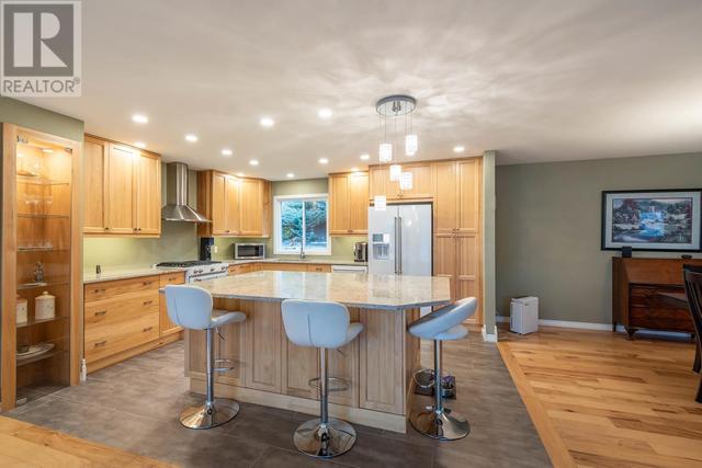 7715 Tronson Road, House detached with 5 bedrooms, 3 bathrooms and 6 parking in Vernon BC | Image 7