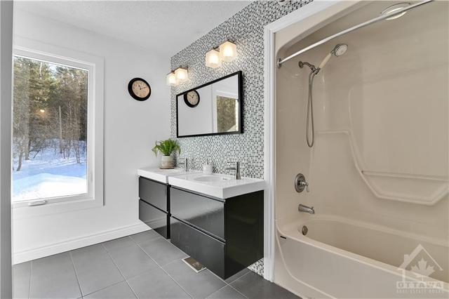 Main Bathroom- Double Sinks, Tub/Shower | Image 17