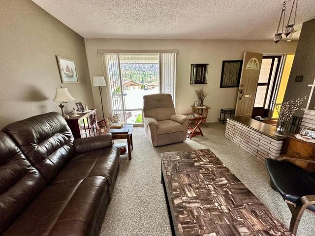 3485 Highway Drive, House detached with 2 bedrooms, 1 bathrooms and 3 parking in Trail BC | Image 6