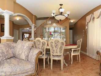 363 Queen Mary Dr, House detached with 4 bedrooms, 4 bathrooms and 4 parking in Brampton ON | Image 4