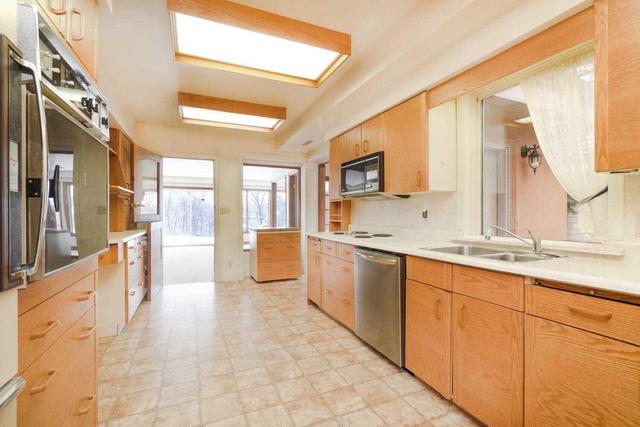347 Queen St S, House detached with 3 bedrooms, 4 bathrooms and 6 parking in Mississauga ON | Image 18