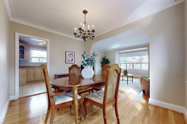 32 Northgate Dr, House detached with 3 bedrooms, 2 bathrooms and 3 parking in Toronto ON | Image 2