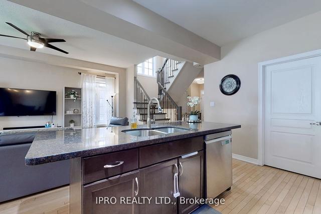 80 Oakhaven Pl, Townhouse with 3 bedrooms, 4 bathrooms and 3 parking in Hamilton ON | Image 3