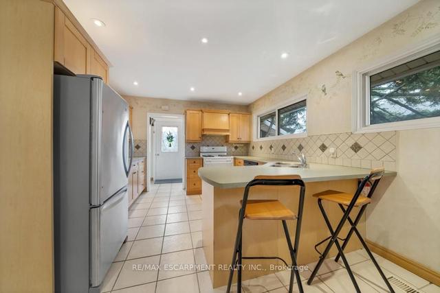176 West 31st St, House detached with 3 bedrooms, 2 bathrooms and 3 parking in Hamilton ON | Image 6