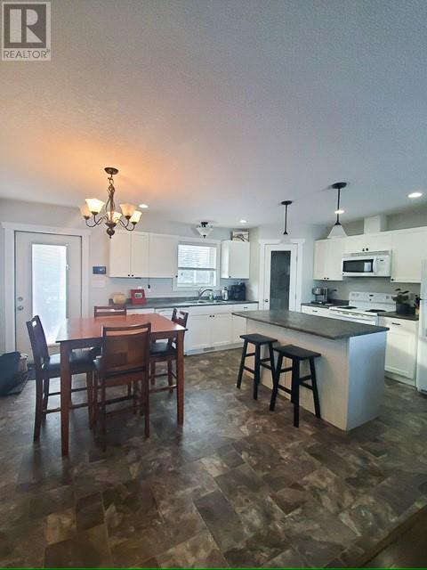4803 56 Avenue, House detached with 4 bedrooms, 3 bathrooms and 2 parking in Pouce Coupe BC | Image 2