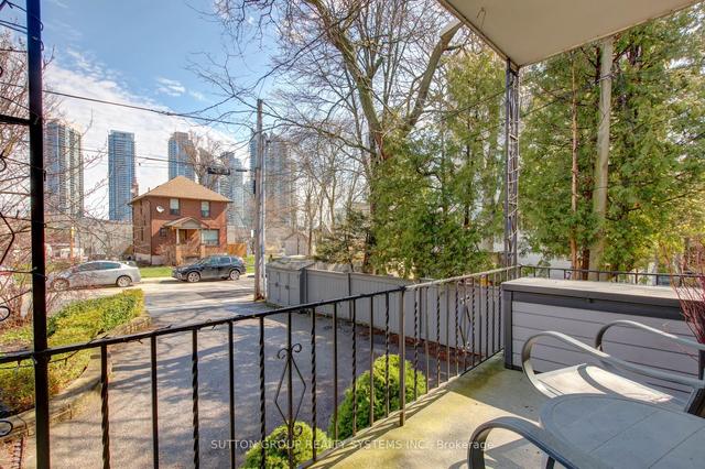 14 Louisa St, House semidetached with 3 bedrooms, 3 bathrooms and 3 parking in Toronto ON | Image 23
