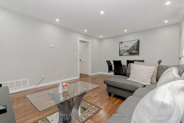 29 Sandringham Crt, Townhouse with 3 bedrooms, 2 bathrooms and 2 parking in Brampton ON | Image 13