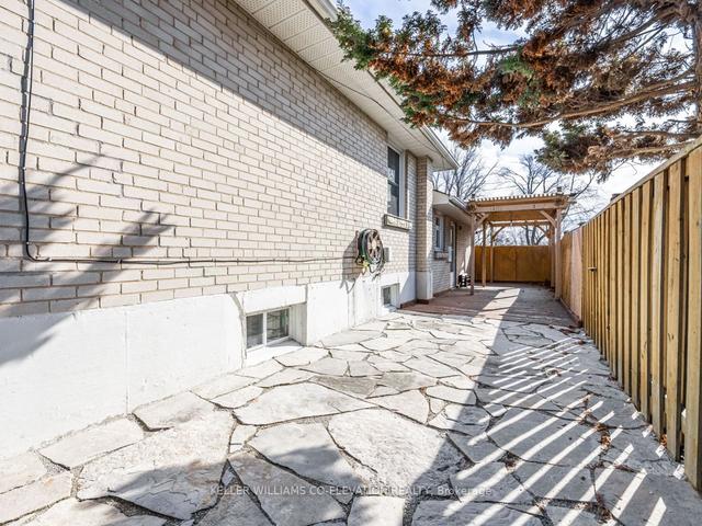 18 Barwell Cres, House detached with 3 bedrooms, 2 bathrooms and 5 parking in Toronto ON | Image 14