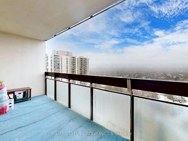 1410 - 177 Linus Rd, Condo with 2 bedrooms, 2 bathrooms and 1 parking in Toronto ON | Image 9