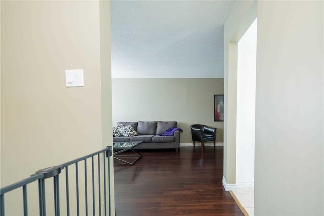 27 Newlyn Cres, House semidetached with 3 bedrooms, 2 bathrooms and 3 parking in Brampton ON | Image 34