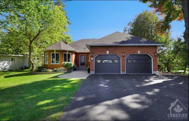 10 Waterbend Lane, House detached with 4 bedrooms, 3 bathrooms and 6 parking in Ottawa ON | Image 1