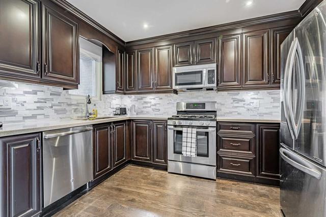 197 Mutual St, House attached with 5 bedrooms, 4 bathrooms and 1 parking in Toronto ON | Image 2